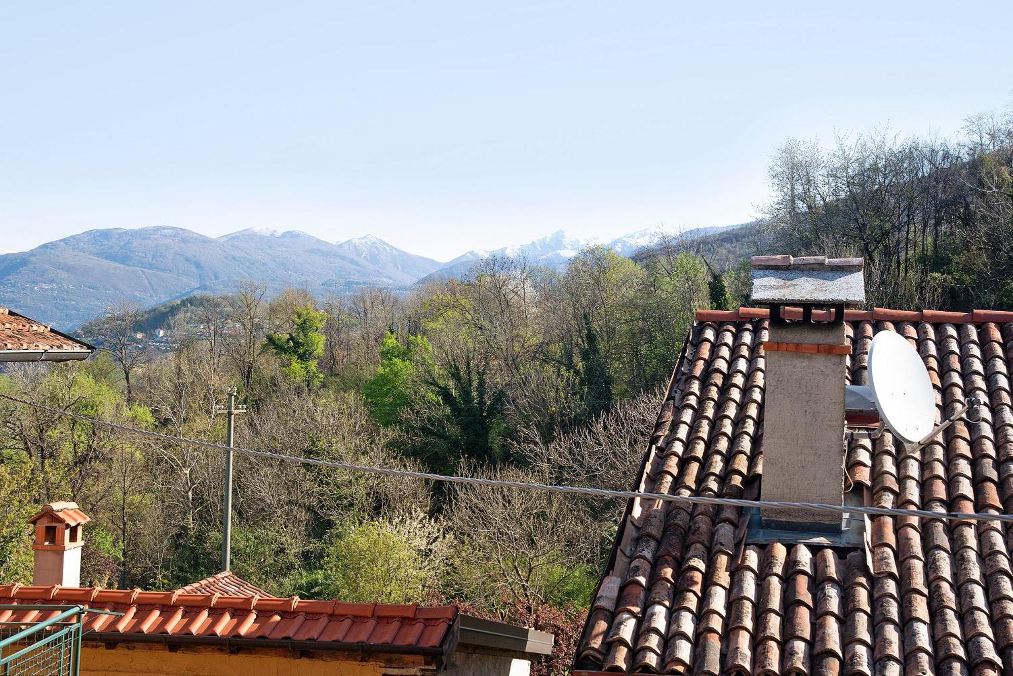 La Vecchia Torre Apartment Porto Valtravaglia Bagian luar foto